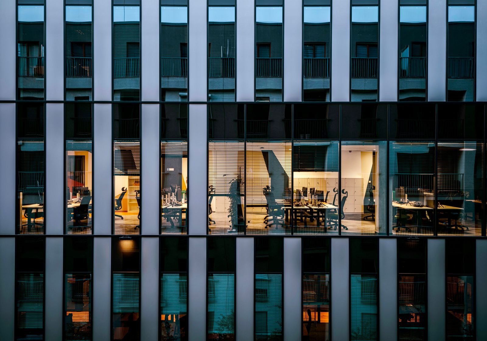 Edificio corporativo con sistema de climatización